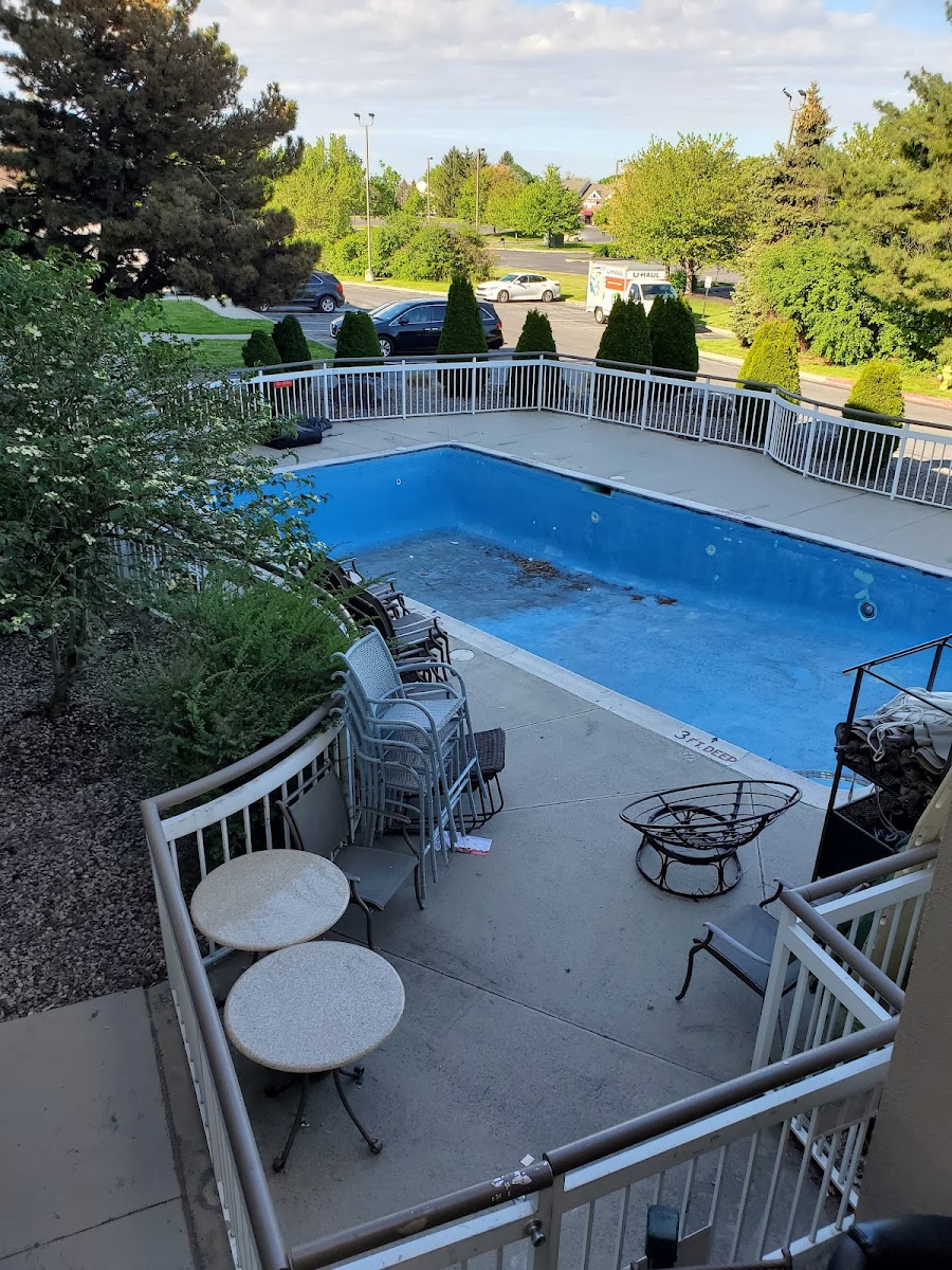 HomeTown Inn East Syracuse photo 3