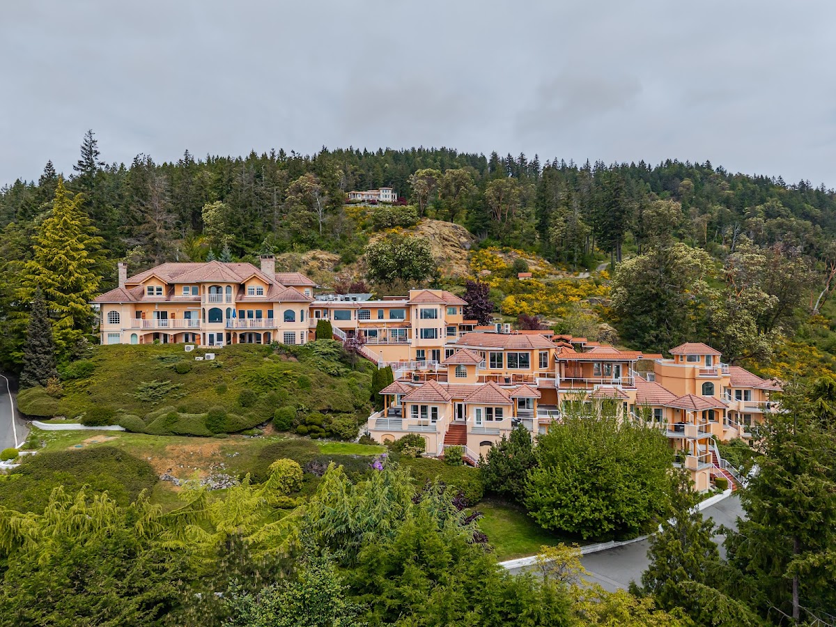 Villa Eyrie Resort