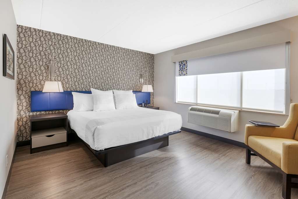 GLō Best Western Mississauga Corporate Centre photo 2