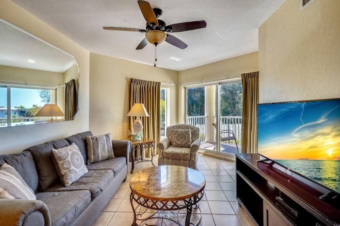 Sunset Vistas Beachfront Suites photo 2