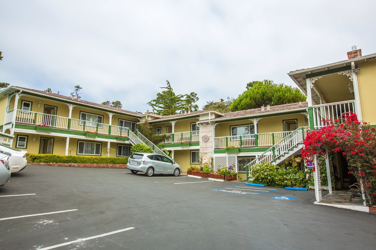 Carmel Inn & Suites