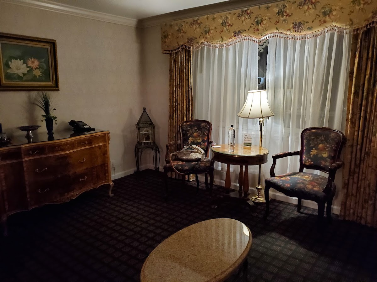 Carmel Inn & Suites photo 3