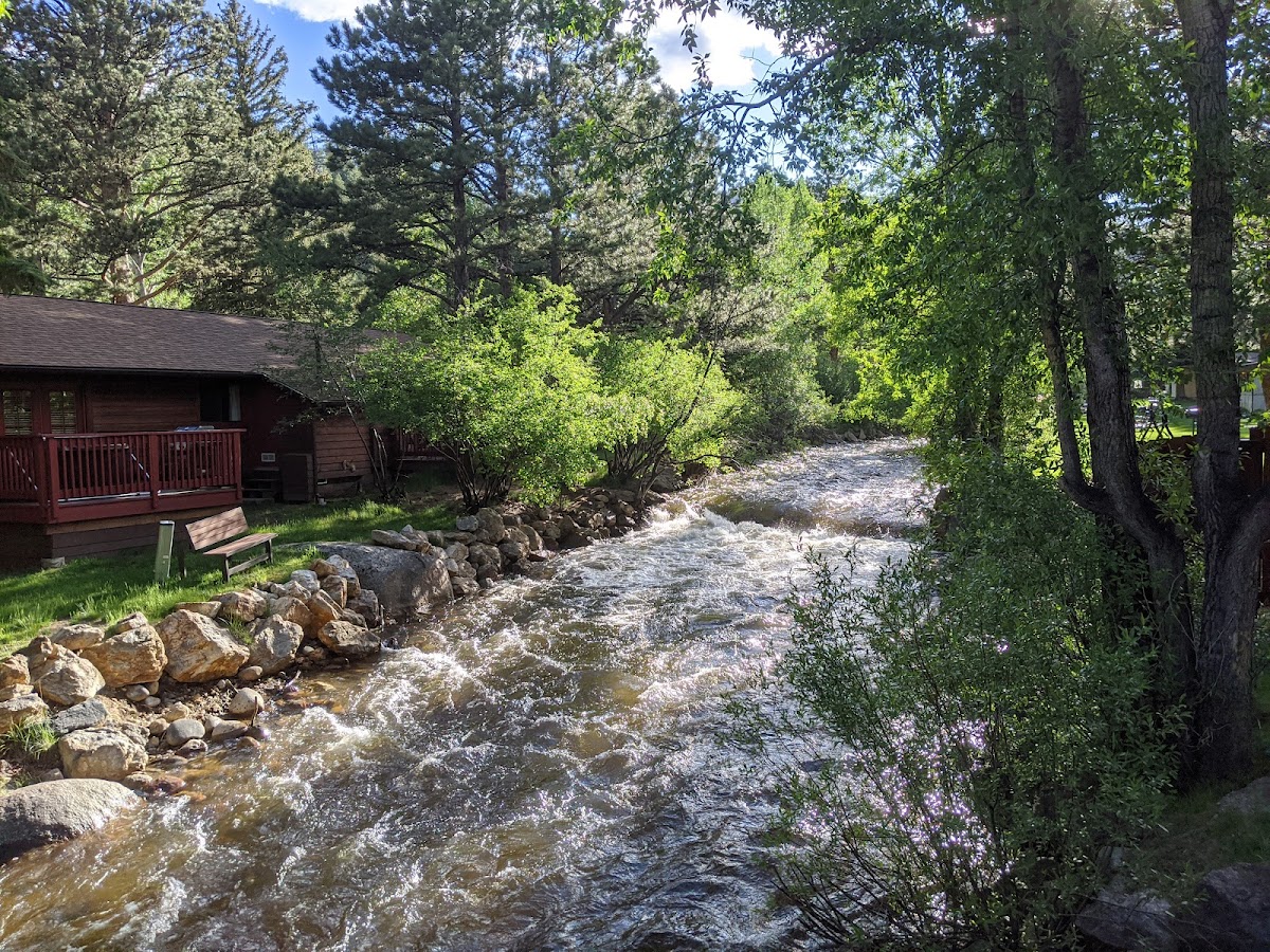 Streamside On Fall River photo 2