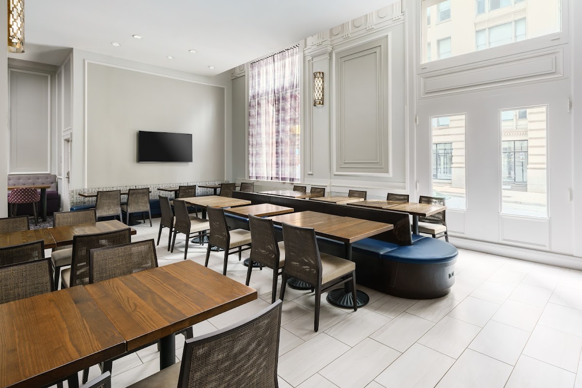 Hampton Inn & Suites Baltimore Inner Harbor photo 3