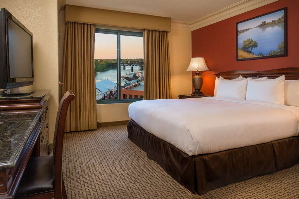 Embassy Suites by Hilton Sacramento Riverfront Promenade photo 2