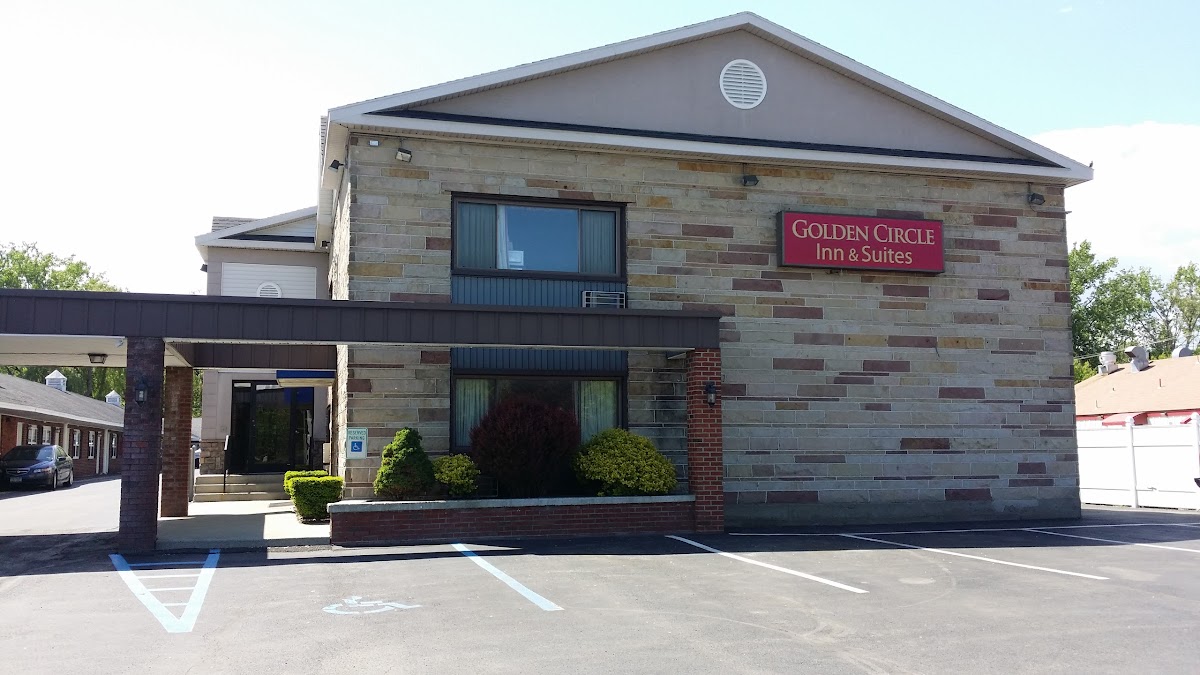 Golden Circle Inn & Suites