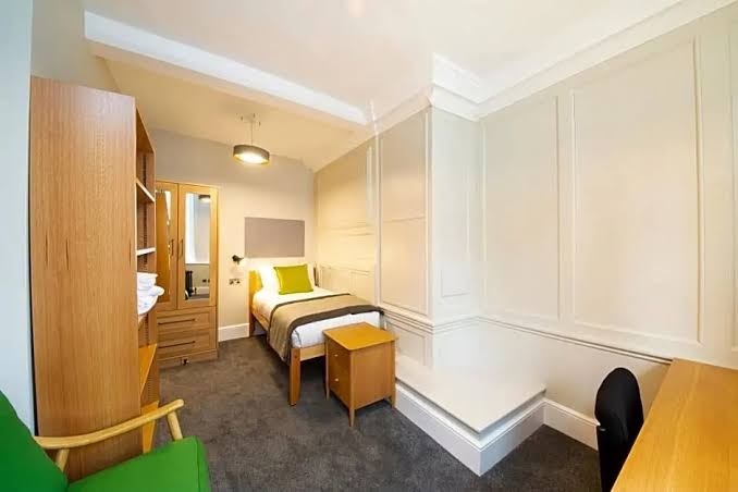 Turl Street Mitre photo 3