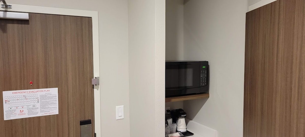 La Quinta Inn & Suites by Wyndham Round Rock near Kalahari photo 2