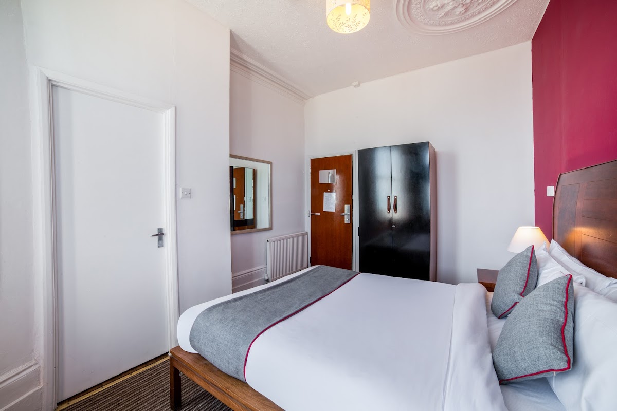 OYO The Strand Hotel photo 3