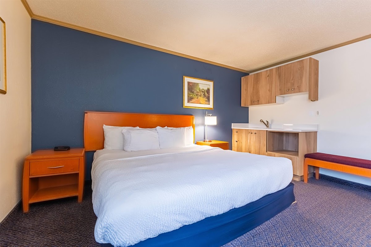 Days Inn by Wyndham Drayton Valley photo 2