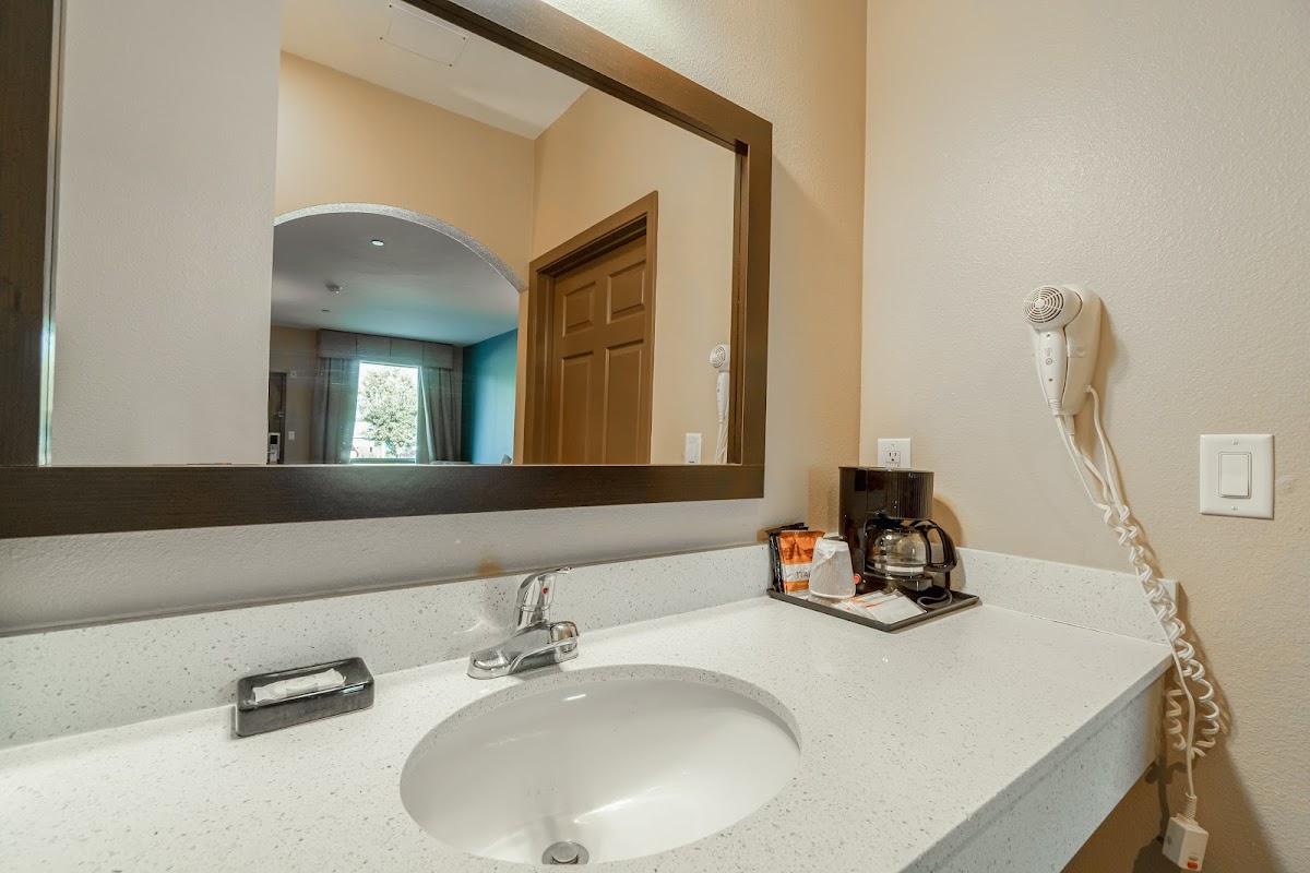 Moulton Inn & Suites By OYO Near Shiner TX photo 3