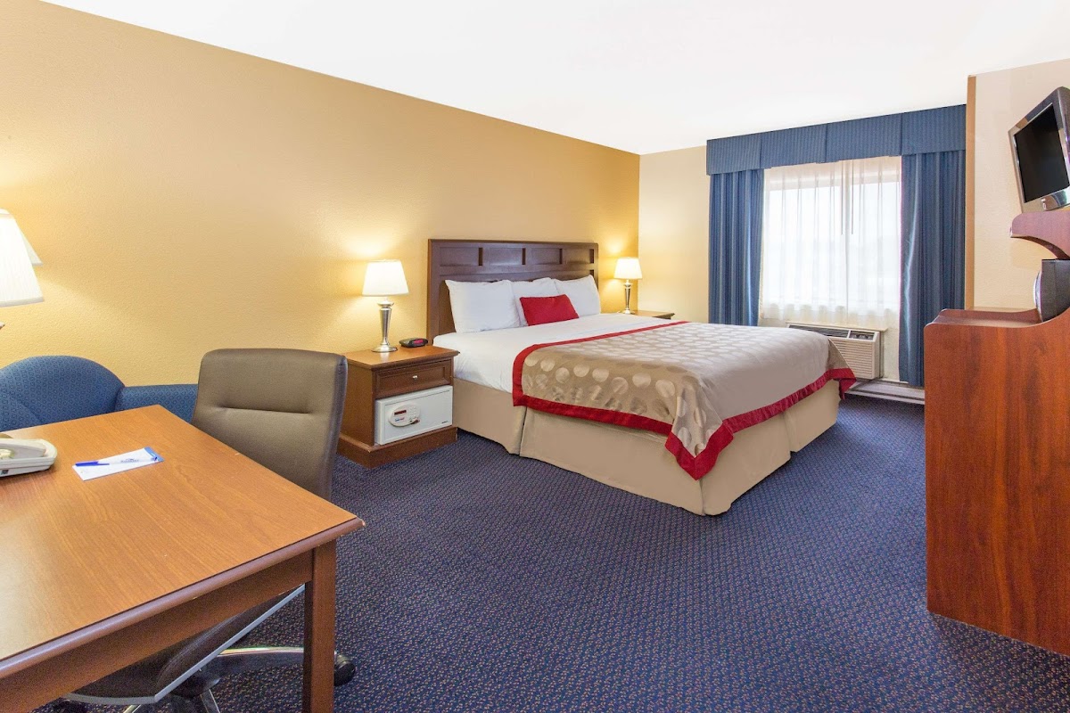 Baymont by Wyndham Waukesha photo 2