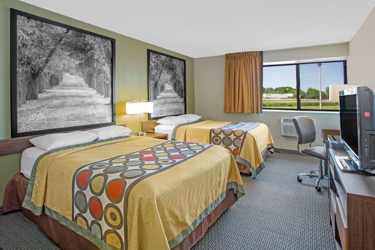 Super 8 by Wyndham Windsor/Madison North photo 2