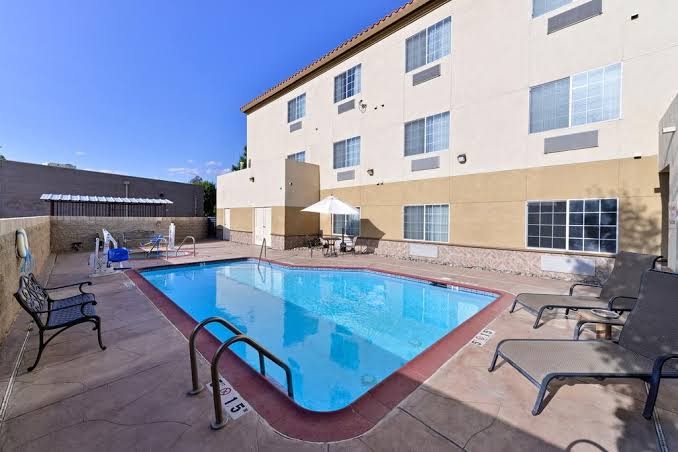 Comfort Suites Bakersfield photo 2