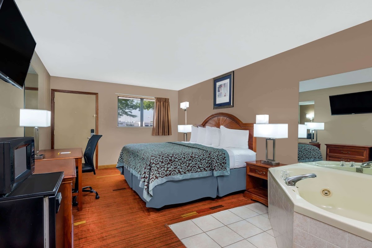 Days Inn by Wyndham Maumee/Toledo photo 2
