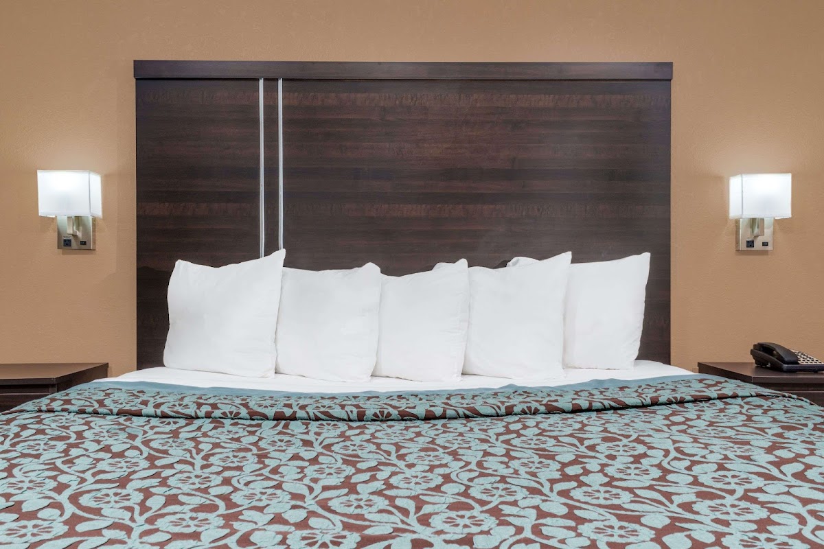 Days Inn by Wyndham Maumee/Toledo photo 3