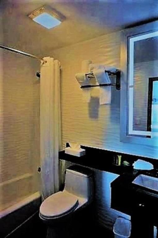 Umbrella Hotel Bronx photo 3
