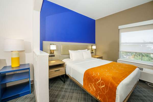 Comfort Suites University Drive photo 2