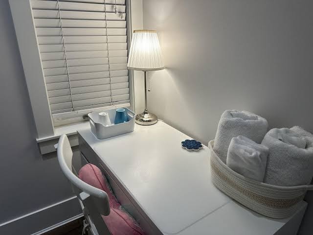 Vancouver West Cozy Retreat by Host Launch photo 2
