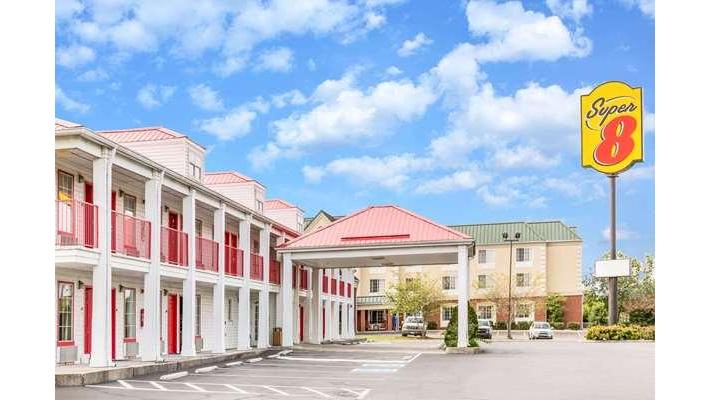 Super 8 by Wyndham Clinton