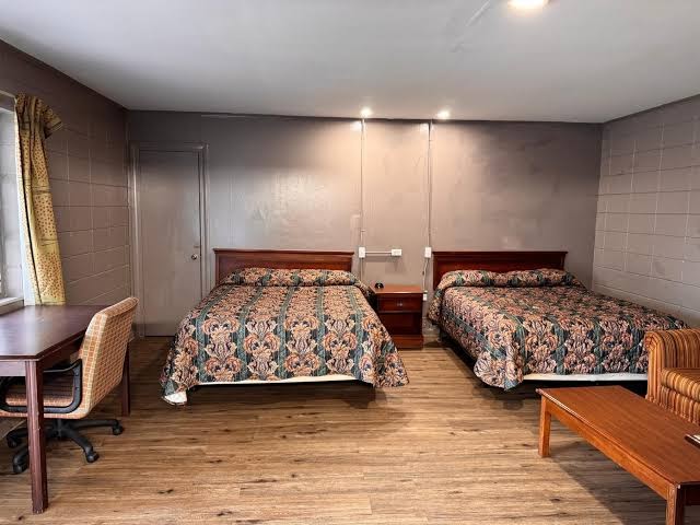 Walker’s deluxe motel photo 2