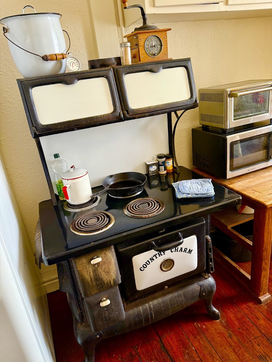 Miss Molly's Hotel - No longer serves Breakfast, 8 guest rooms photo 3