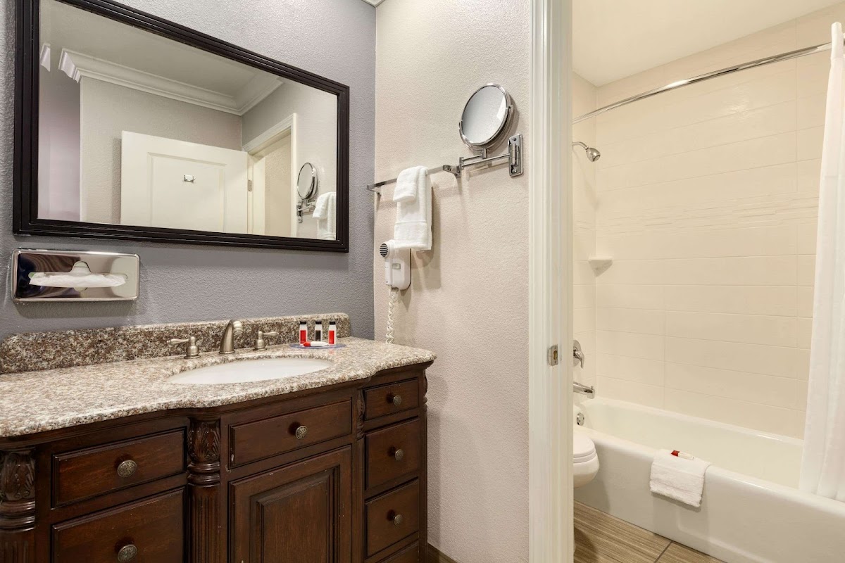 Days Inn by Wyndham Eureka CA photo 3
