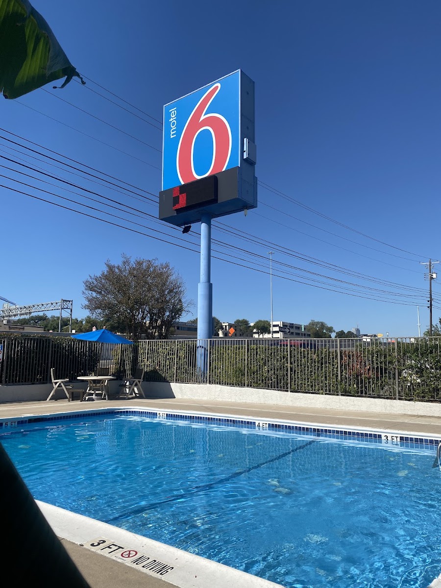 Motel 6 Austin, TX - Airport - South photo 2