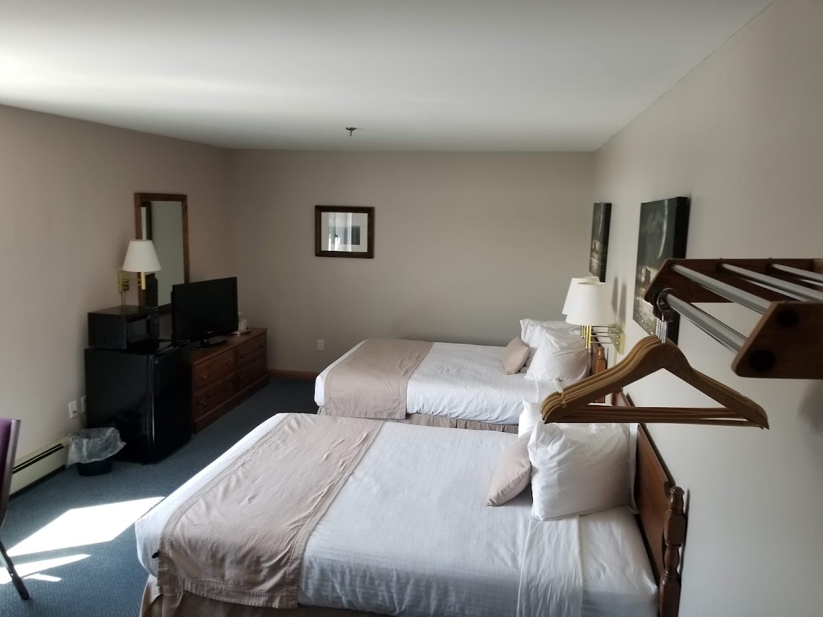 Long Lake Motor Inn photo 2