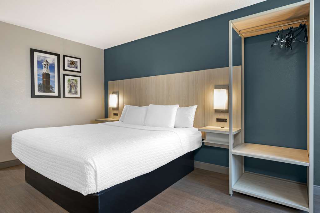 Best Western Plus Lafayette Hotel University Area photo 2
