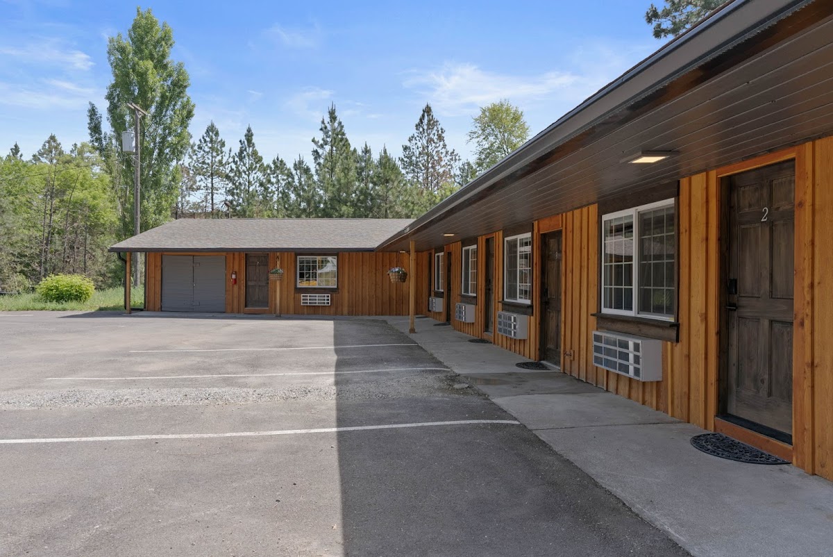 Lake Village Lodge