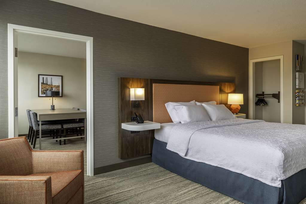 Hampton Inn Manchester Downtown photo 2