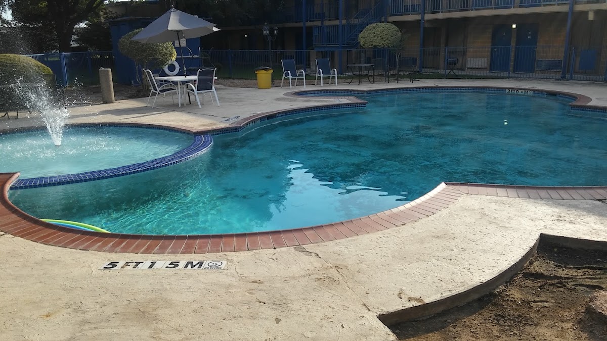 Days Inn by Wyndham Bay City photo 3