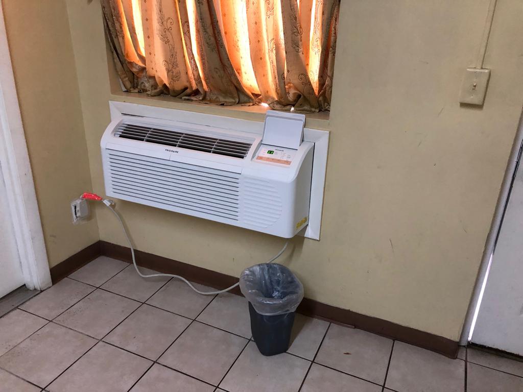New Stratford Motor Inn photo 3