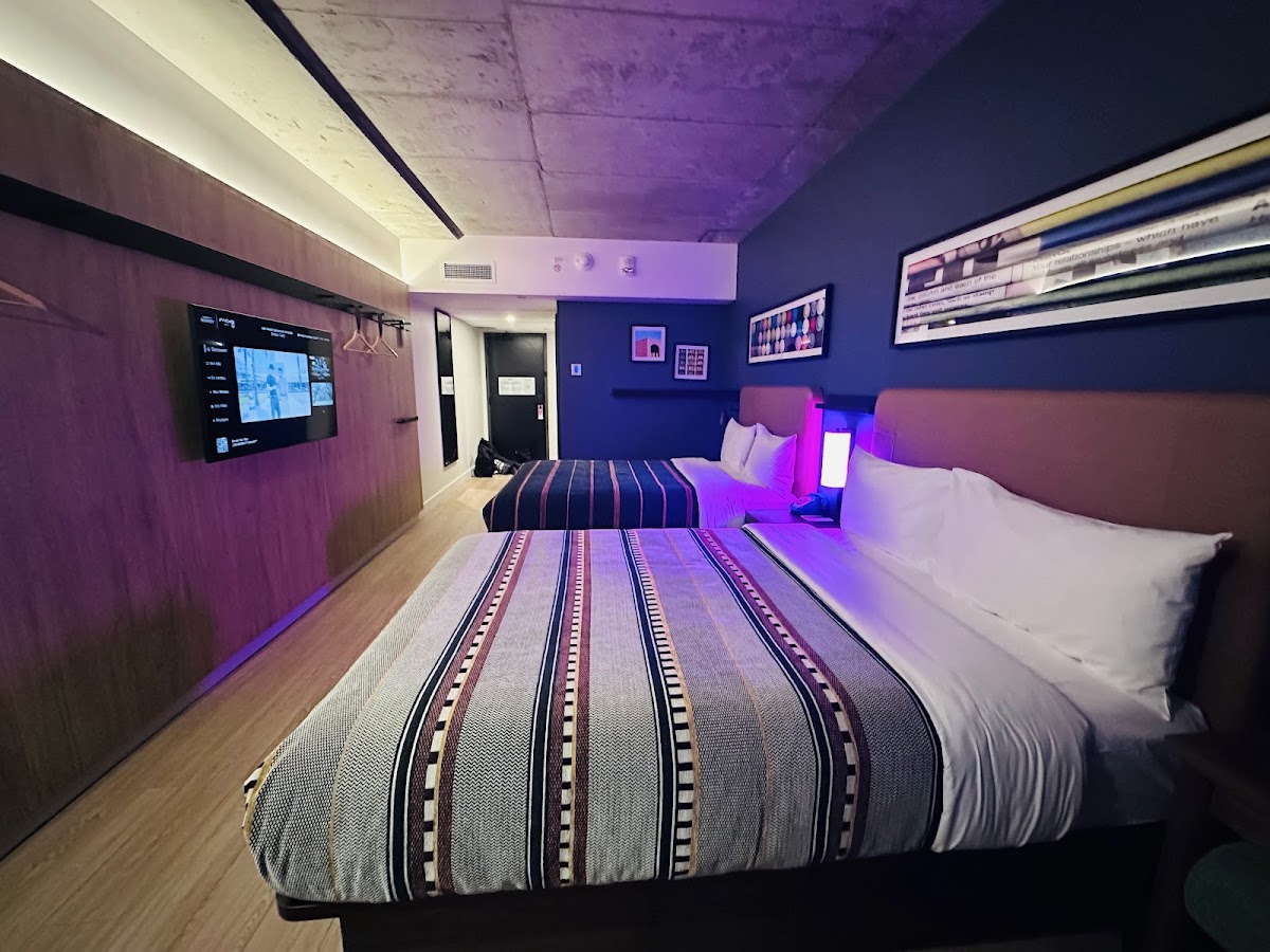 Moxy Montreal Downtown photo 2