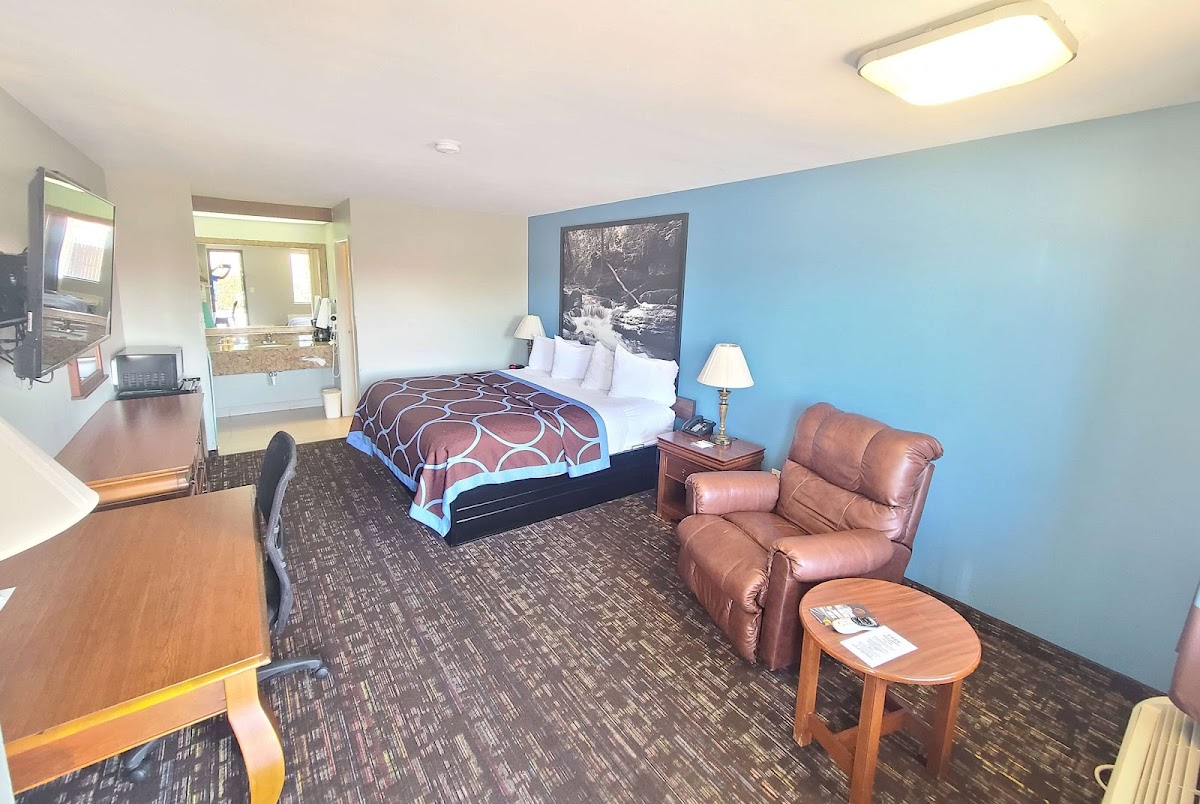 Super 8 by Wyndham McGehee photo 2
