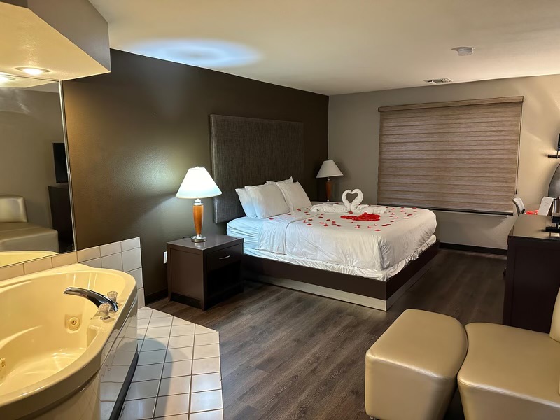 GrandStay Hotel & Suites Waunakee - Madison photo 2