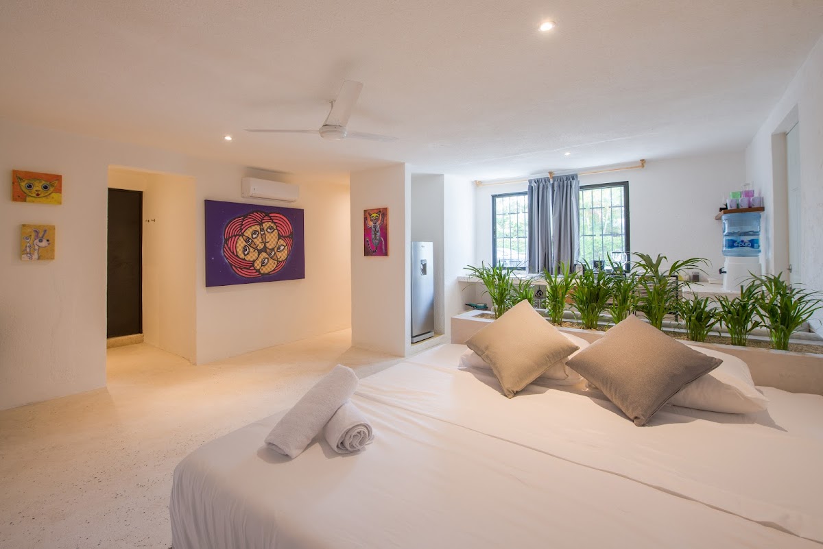 ART STUDIOS Local Accommodation & Art Shop