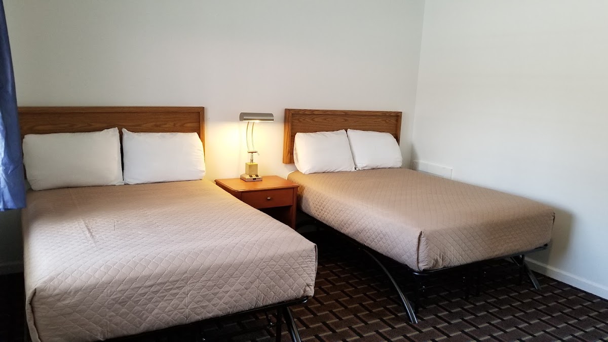 Budget Inn Breezewood photo 2