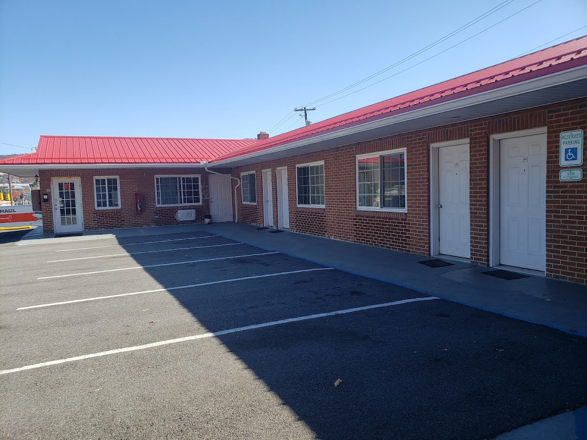 Budget Inn Breezewood photo 3