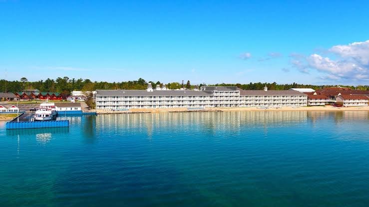 Hamilton Inn Select Beachfront Mackinaw City photo 2