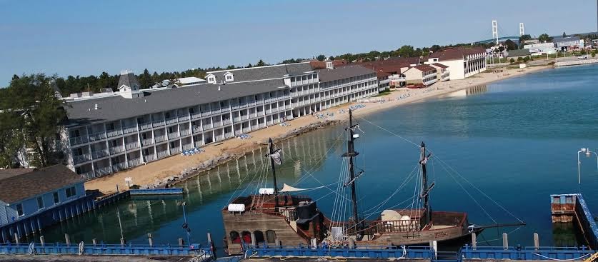 Hamilton Inn Select Beachfront Mackinaw City photo 3