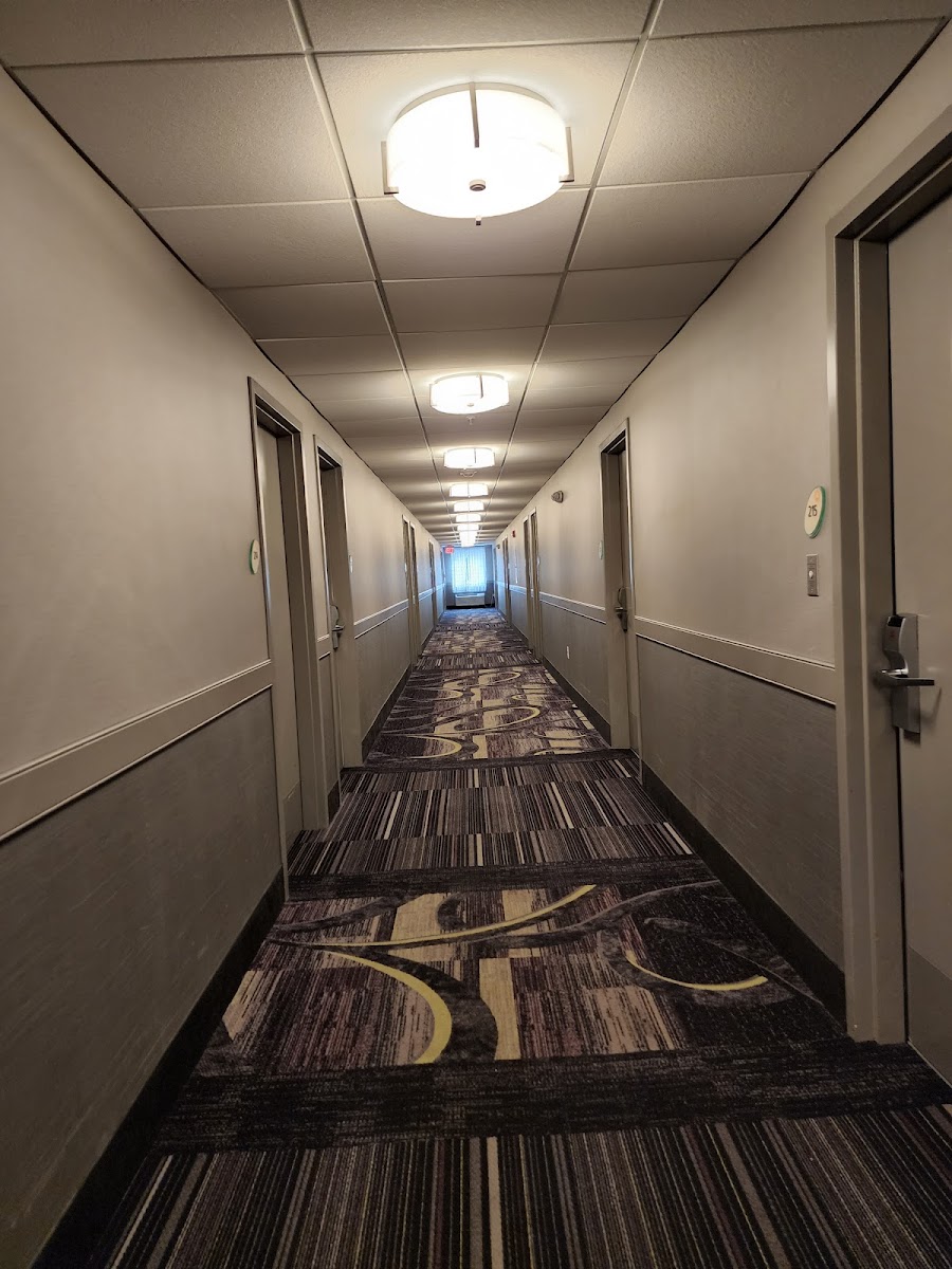 La Quinta Inn & Suites by Wyndham Portland DT/Maine Med photo 3