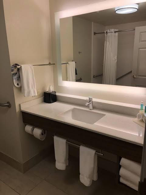 Holiday Inn Express & Suites Greenville by IHG photo 3