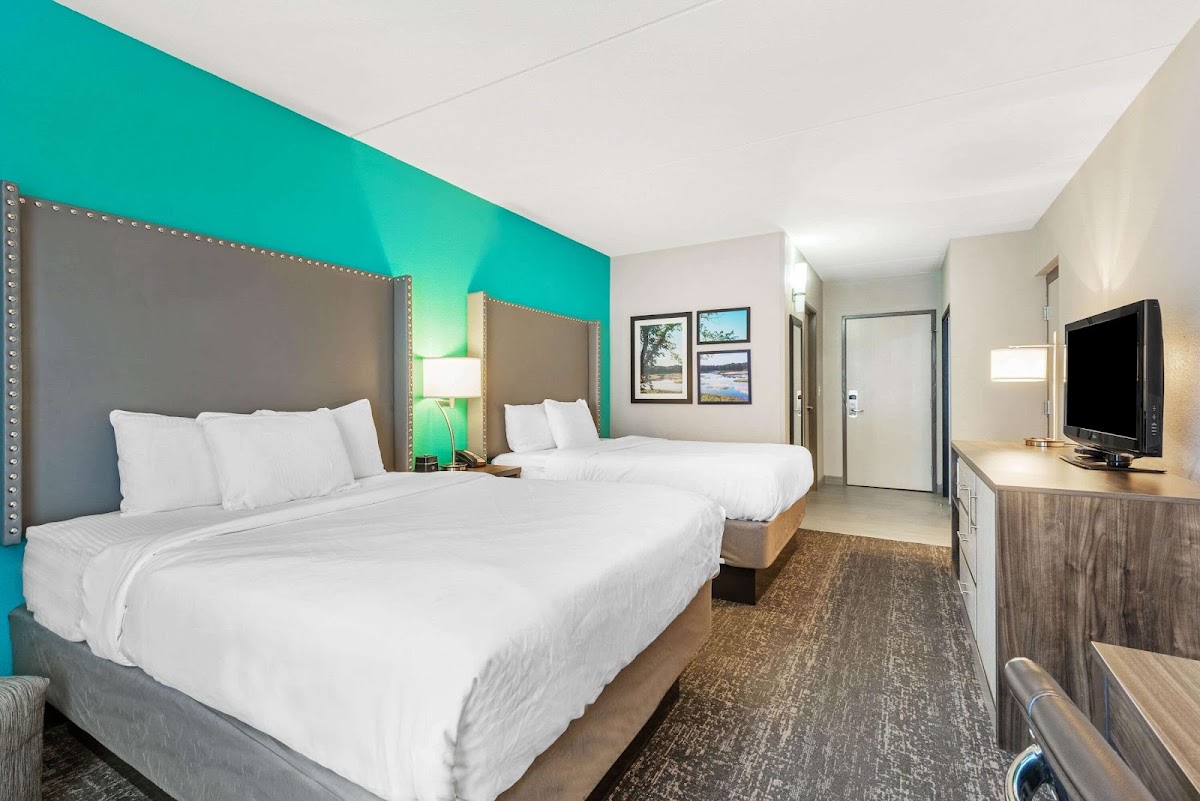 La Quinta Inn & Suites by Wyndham Jamestown photo 2
