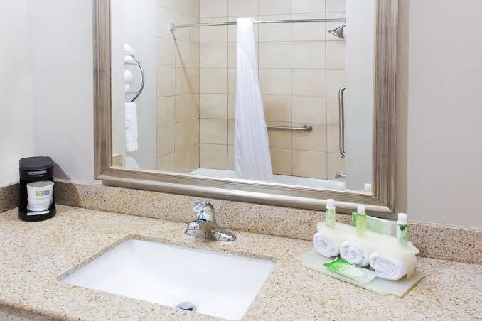 Holiday Inn Express & Suites Alvarado, an IHG Hotel photo 2