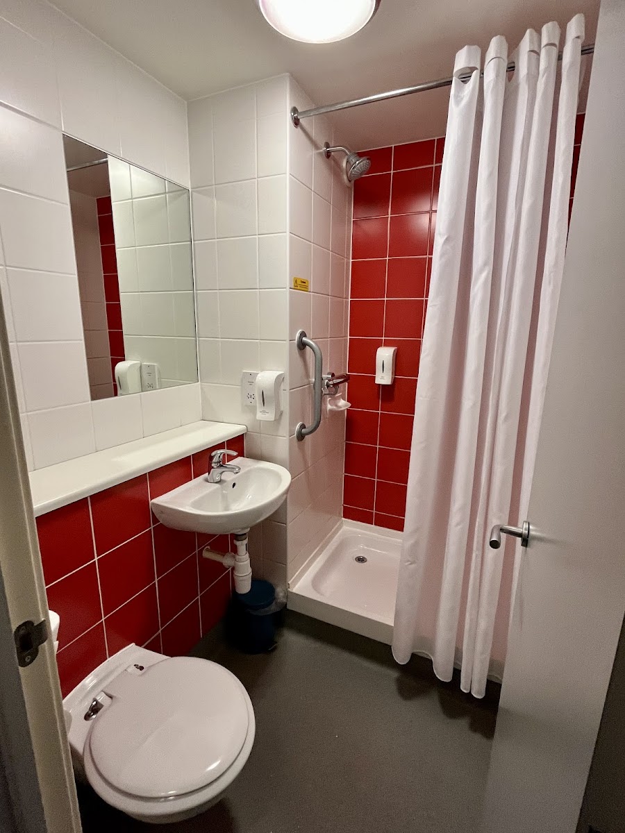 Travelodge Farnborough Central photo 3