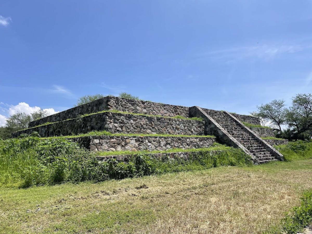 Zona Arqueológica de Tres Cerritos
