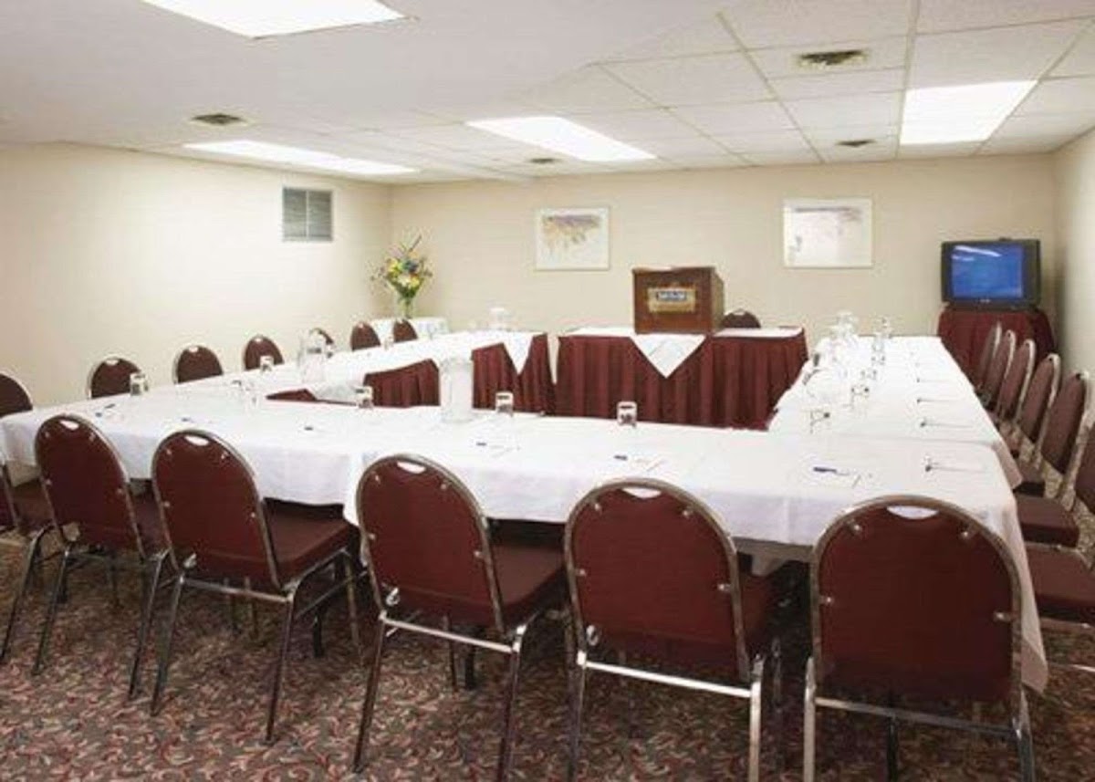 Quality Inn & Suites P.E. Trudeau Airport photo 2