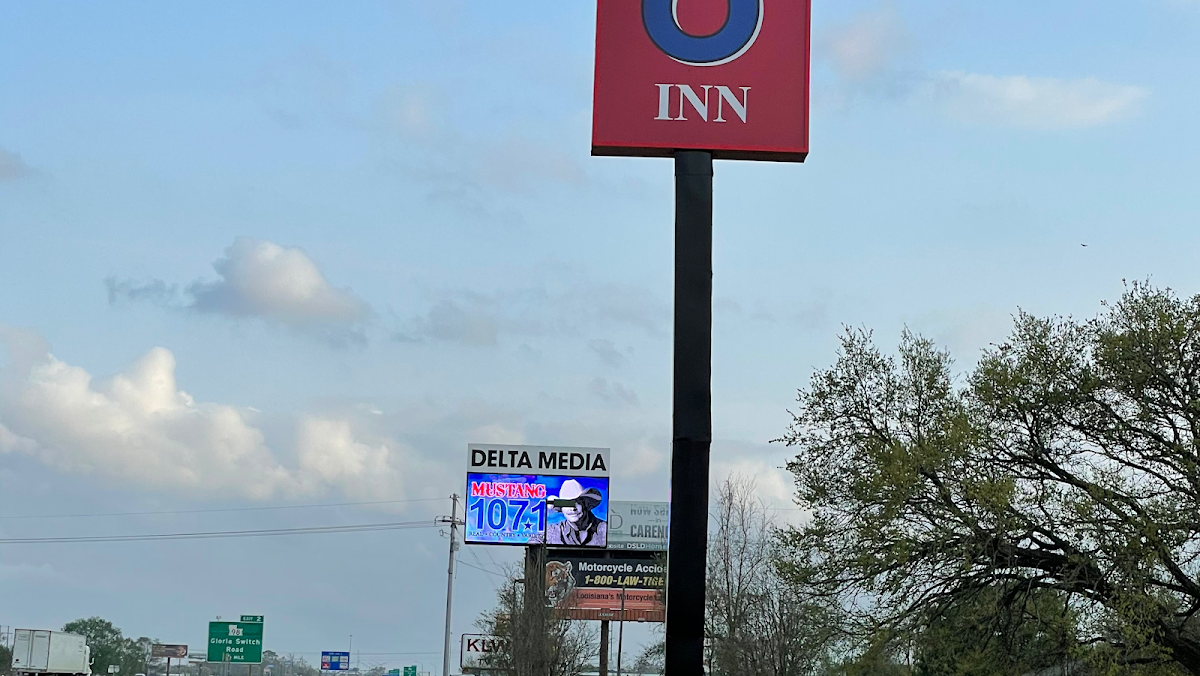 Super 6 Inn